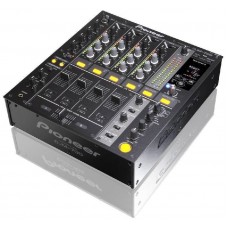 4 channel mixer with effect Section + filter zwart